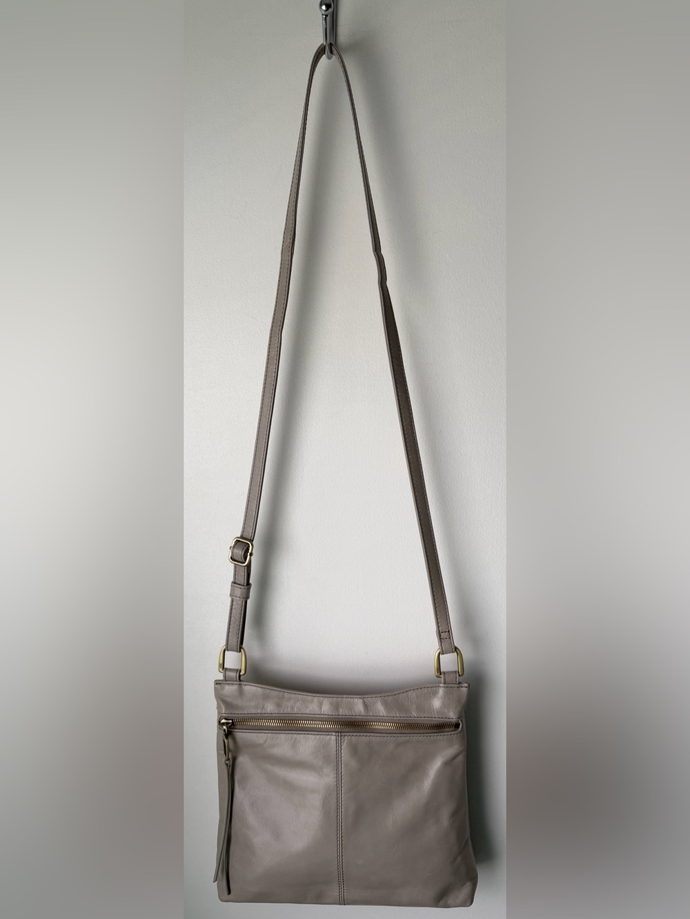 HOBO International Cambel Leather Crossbody Bag in Driftwood Gray